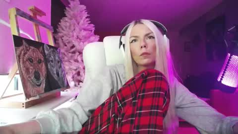 Snapshot of tinykylie chatting on 11/07/25, 08:47 stage Kylie Sinner brand CLITBAIT online show from 11/07/25, 08:47