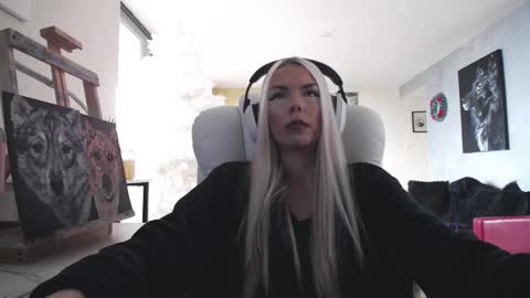 Snapshot of tinykylie chatting on 11/15/25, 01:18 stage Kylie Sinner brand CLITBAIT online show from 11/15/25, 01:18