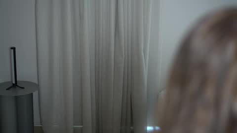 Lili online show from 11/09/25, 11:52