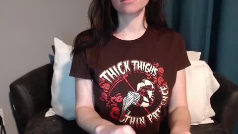 Snapshot of tinyytina chatting on 12/21/24, 12:27 TinyyTina online show from 12/21/24, 12:27
