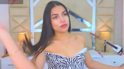 Snapshot of tiphani_walker_ chatting on 09/25/25, 12:03 Tiphani Walker online show from 09/25/25, 12:03