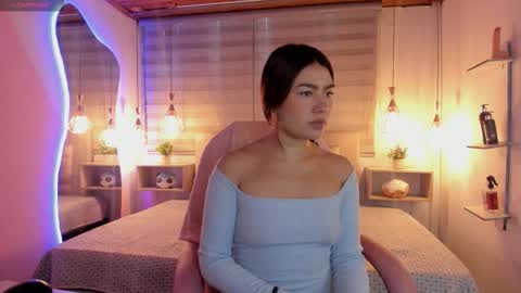 Snapshot of tique_ chatting on 10/01/25, 01:06 tique_ online show from 10/01/25, 01:06