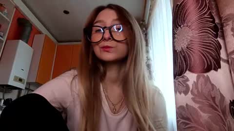 Hi Im Carry 18 years old online show from 10/30/25, 07:21