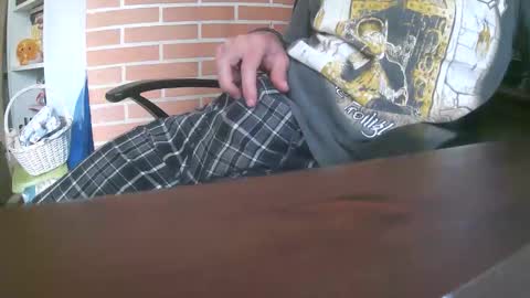 Snapshot of tisis80 chatting on 10/13/25, 08:03 tisis80 online show from 10/13/25, 08:03