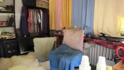 Snapshot of tittkiss chatting on 10/24/25, 07:49 liebe es mich nackt vor der cam zu zeigen online show from 10/24/25, 07:49