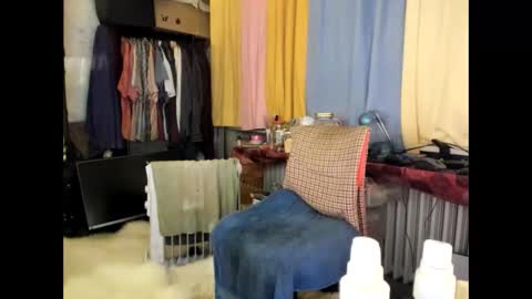 Snapshot of tittkiss chatting on 10/25/25, 08:22 liebe es mich nackt vor der cam zu zeigen online show from 10/25/25, 08:22