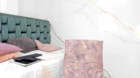 Tivizay online show from 10/04/25, 02:37