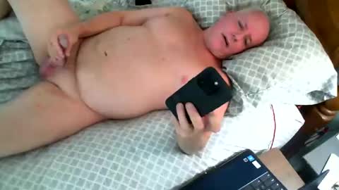 Snapshot of tj10564 chatting on 12/26/24, 03:53 TeeJay online show from 12/26/24, 03:53