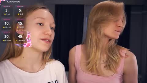 Snapshot of tobicovitt chatting on 10/13/25, 06:13 Mary online show from 10/13/25, 06:13