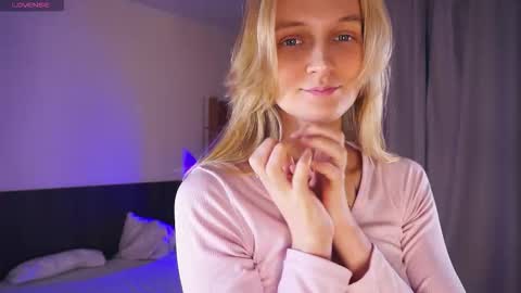 Snapshot of tobicovitt chatting on 11/04/25, 06:01 Mary online show from 11/04/25, 06:01