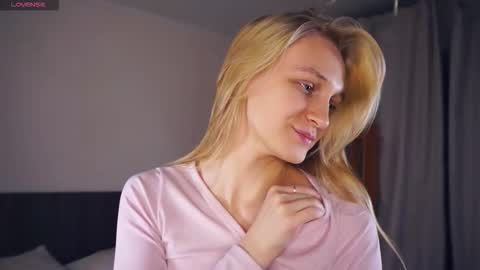 Snapshot of tobicovitt chatting on 11/18/25, 06:40 Mary online show from 11/18/25, 06:40