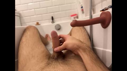 Snapshot of toja112 chatting on 01/25/25, 04:03 Martin online show from 01/25/25, 04:03