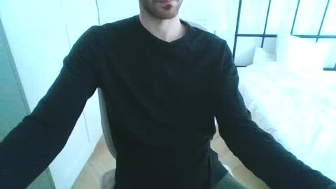 Snapshot of toja112 chatting on 02/06/25, 09:32 Martin online show from 02/06/25, 09:32