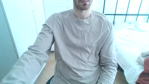 Snapshot of toja112 chatting on 02/25/25, 09:42 Martin online show from 02/25/25, 09:42