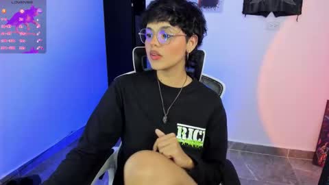 Snapshot of tokyo_uwu chatting on 10/21/25, 06:03 sofi 3 online show from 10/21/25, 06:03