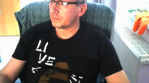 Snapshot of tom_653 chatting on 10/02/25, 03:30 Tom online show from 10/02/25, 03:30