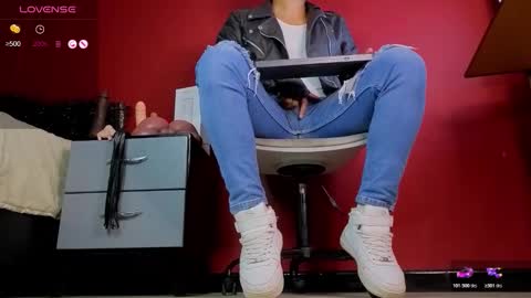 Tom online show from 10/29/25, 01:52