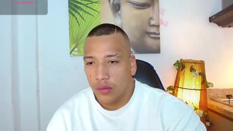 Snapshot of tom_muscle1 chatting on 12/29/24, 12:23 Tom muscle1 online show from 12/29/24, 12:23
