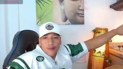 Snapshot of tom_muscle1 chatting on 01/08/25, 06:20 Tom muscle1 online show from 01/08/25, 06:20