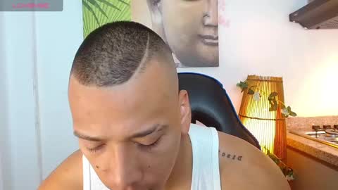 Snapshot of tom_muscle1 chatting on 01/11/25, 12:18 Tom muscle1 online show from 01/11/25, 12:18