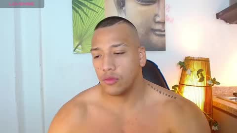 Snapshot of tom_muscle1 chatting on 01/11/25, 03:42 Tom muscle1 online show from 01/11/25, 03:42