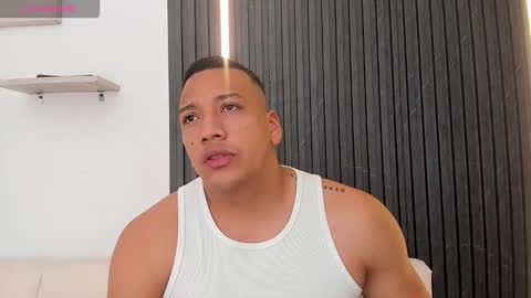 Snapshot of tom_muscle1 chatting on 09/09/25, 11:43 Tom muscle1 online show from 09/09/25, 11:43