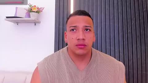 Snapshot of tom_muscle1 chatting on 09/18/25, 11:45 Tom muscle1 online show from 09/18/25, 11:45