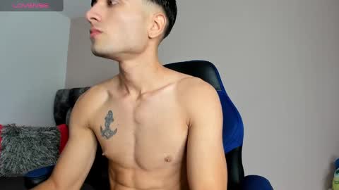 Snapshot of tom_walton chatting on 01/22/25, 05:38 tom online show from 01/22/25, 05:38