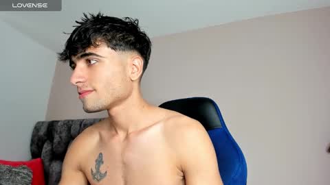 Snapshot of tom_walton chatting on 01/23/25, 09:18 tom online show from 01/23/25, 09:18