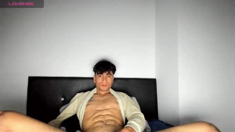 Snapshot of tom_walton chatting on 02/05/25, 07:18 tom online show from 02/05/25, 07:18