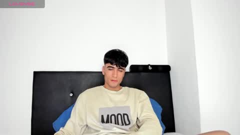 Snapshot of tom_walton chatting on 02/10/25, 12:30 tom online show from 02/10/25, 12:30