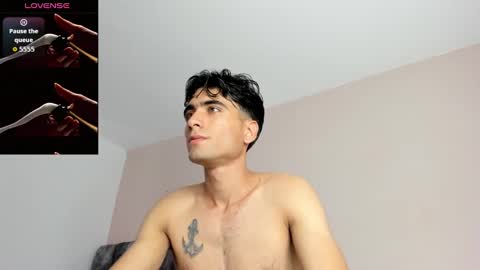 Snapshot of tom_walton chatting on 10/31/25, 05:25 tom online show from 10/31/25, 05:25