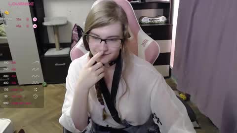 Snapshot of tomato_tease chatting on 10/21/25, 02:07 tomato_tease online show from 10/21/25, 02:07