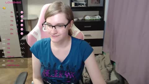 Snapshot of tomato_tease chatting on 10/24/25, 01:51 tomato_tease online show from 10/24/25, 01:51