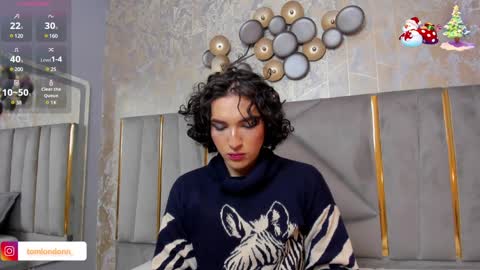 Snapshot of tomlondon_ chatting on 01/12/25, 12:01 online show from 01/12/25, 12:01