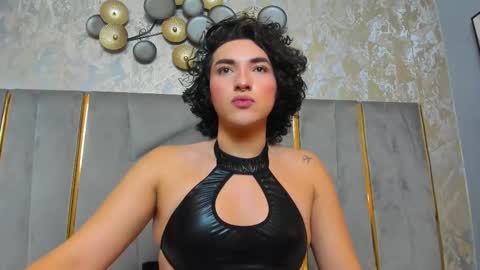 Snapshot of tomlondon_ chatting on 02/14/25, 02:44 online show from 02/14/25, 02:44