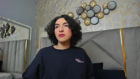 Snapshot of tomlondon_ chatting on 02/19/25, 11:38 online show from 02/19/25, 11:38