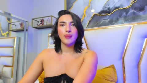 Snapshot of tomlondon_ chatting on 03/05/25, 02:45 online show from 03/05/25, 02:45