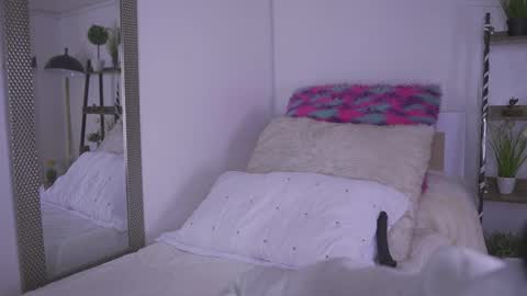Snapshot of tommy_blue1 chatting on 10/09/25, 12:47 Blue online show from 10/09/25, 12:47