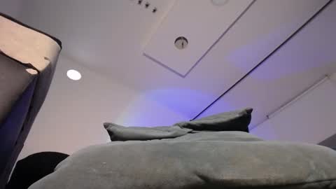   Thomas    online show from 01/18/25, 11:43