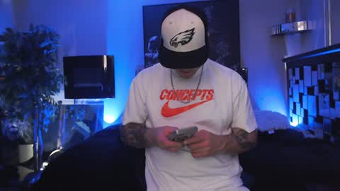 Snapshot of tommy_knuckles chatting on 12/21/24, 12:09 Tommy online show from 12/21/24, 12:09