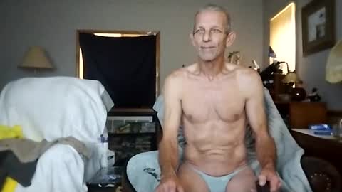 Snapshot of tompeters785222 chatting on 10/19/25, 12:50 tompeters785222 online show from 10/19/25, 12:50