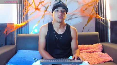 Snapshot of tonnygil chatting on 10/25/25, 11:51 Tonny online show from 10/25/25, 11:51