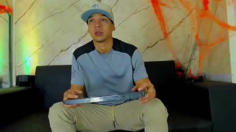 Snapshot of tonnygil chatting on 10/26/25, 12:00 Tonny online show from 10/26/25, 12:00