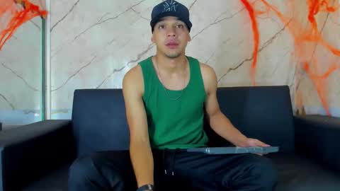 Snapshot of tonnygil chatting on 10/27/25, 12:09 Tonny online show from 10/27/25, 12:09