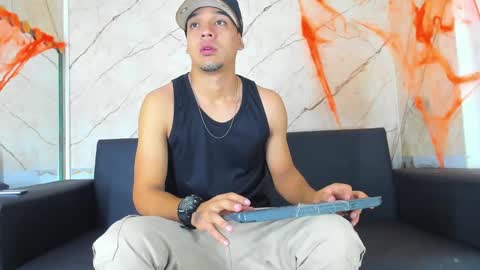 Snapshot of tonnygil chatting on 10/29/25, 11:45 Tonny online show from 10/29/25, 11:45