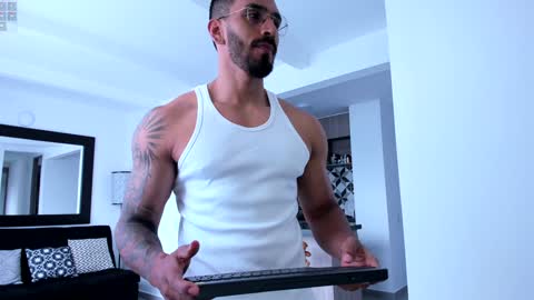 tony muscle1 online show from 12/22/24, 06:26