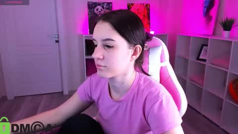 Snapshot of tonya_gray chatting on 11/28/25, 01:19 tonya_gray online show from 11/28/25, 01:19