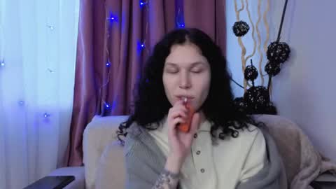 Lyna online show from 11/23/25, 09:42