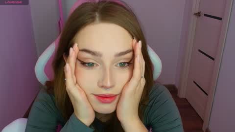 Snapshot of top_twins chatting on 12/08/24, 03:21 Yara online show from 12/08/24, 03:21